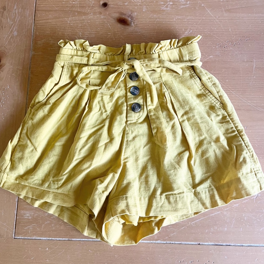 American Eagle | Yellow paperbag shorts | Size XS